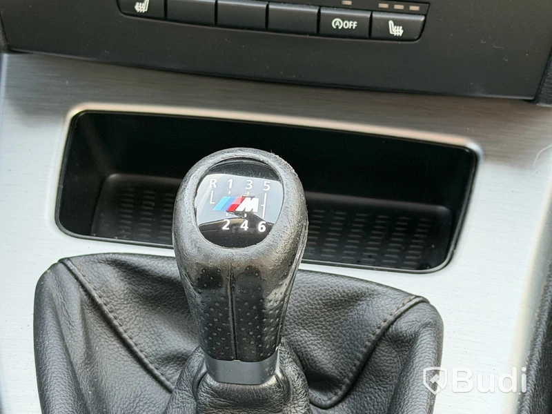 BMW 320i Touring Manuell, 170hk - 2010 - reparations/ reservdelsobjekt