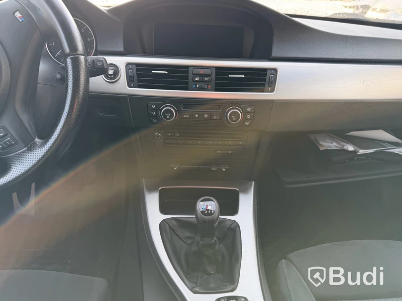 BMW 320i Touring Manuell, 170hk - 2010 - reparations/ reservdelsobjekt