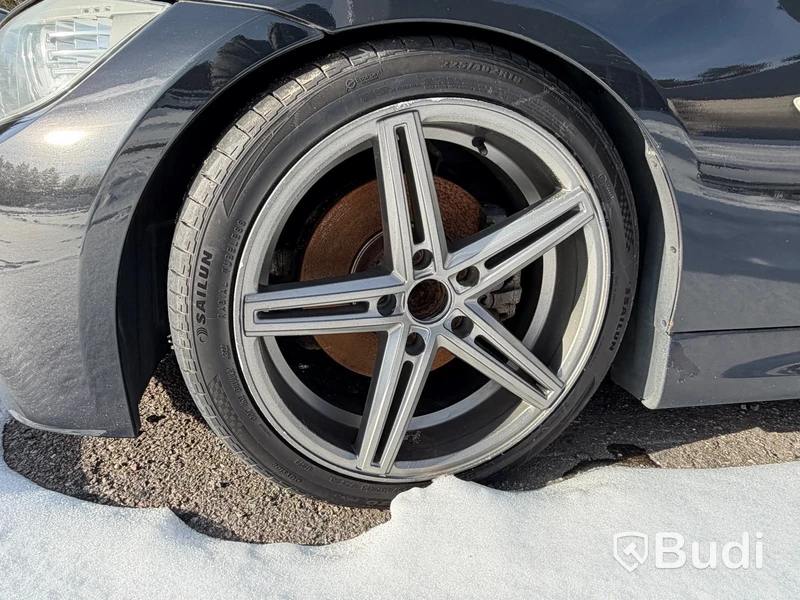 BMW 320i Touring Manuell, 170hk - 2010 - reparations/ reservdelsobjekt