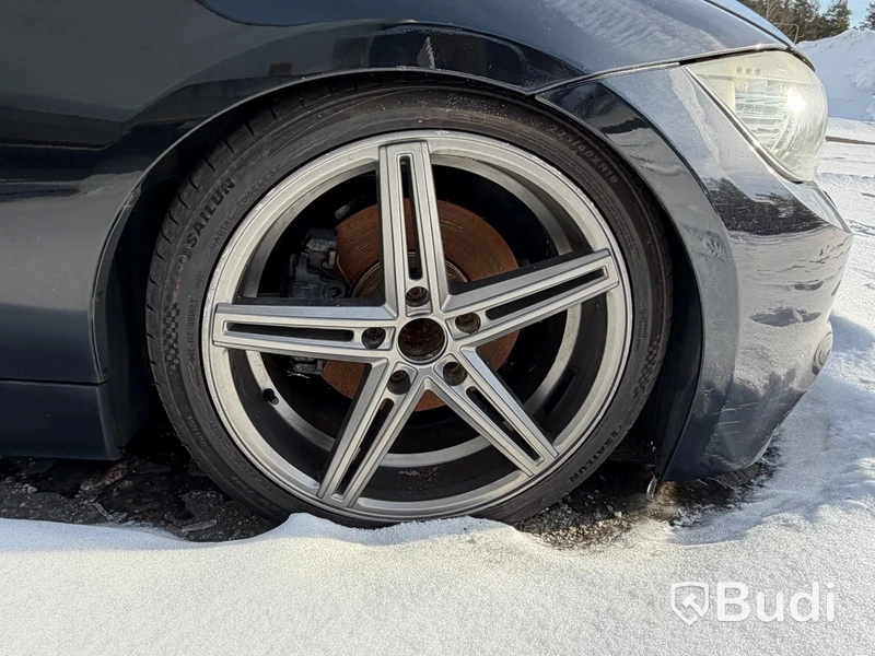 BMW 320i Touring Manuell, 170hk - 2010 - reparations/ reservdelsobjekt