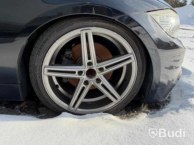 BMW 320i Touring Manuell, 170hk - 2010 - reparations/ reservdelsobjekt