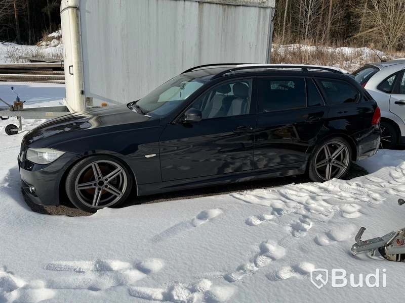 BMW 320i Touring Manuell, 170hk - 2010 - reparations/ reservdelsobjekt