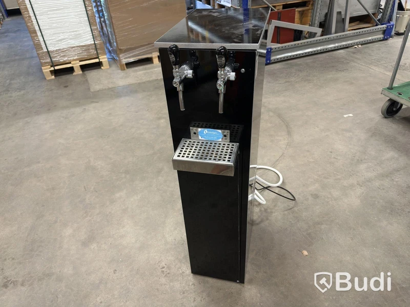 Beverage dispenser, dual-tap