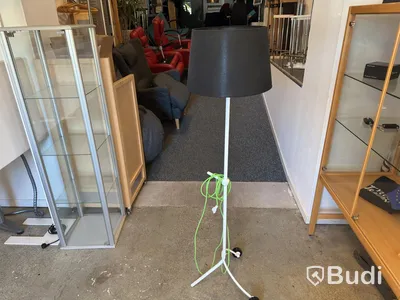 Golvlampa Frandsen, svart