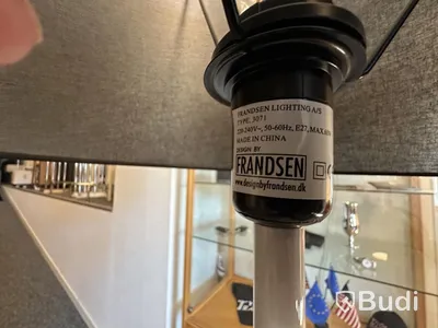 Golvlampa Frandsen, svart