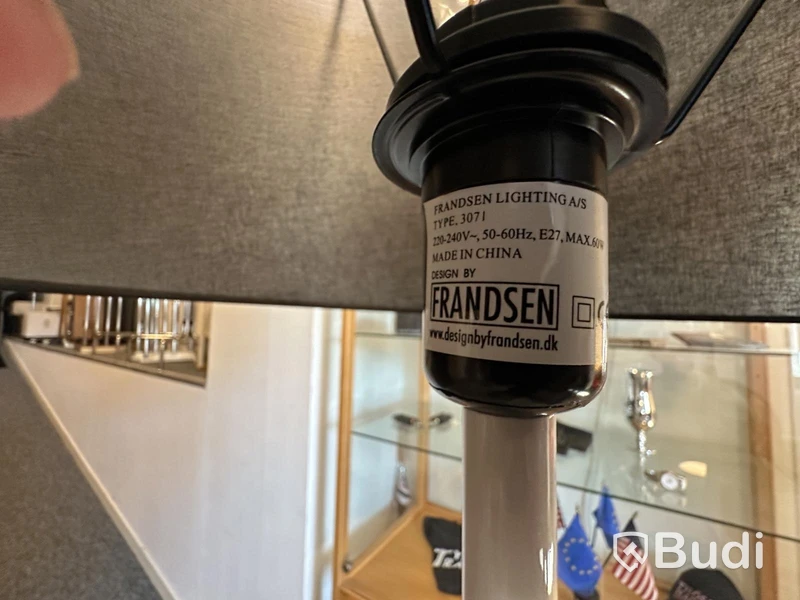 Golvlampa Frandsen, svart