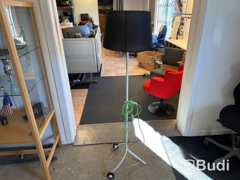 Golvlampa Frandsen, svart