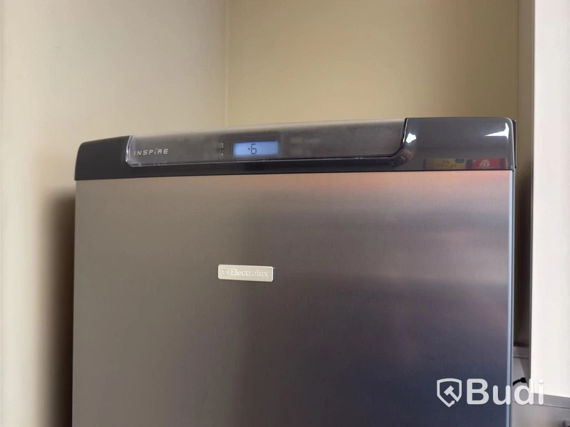 Electrolux ERE38403X Refrigerator
