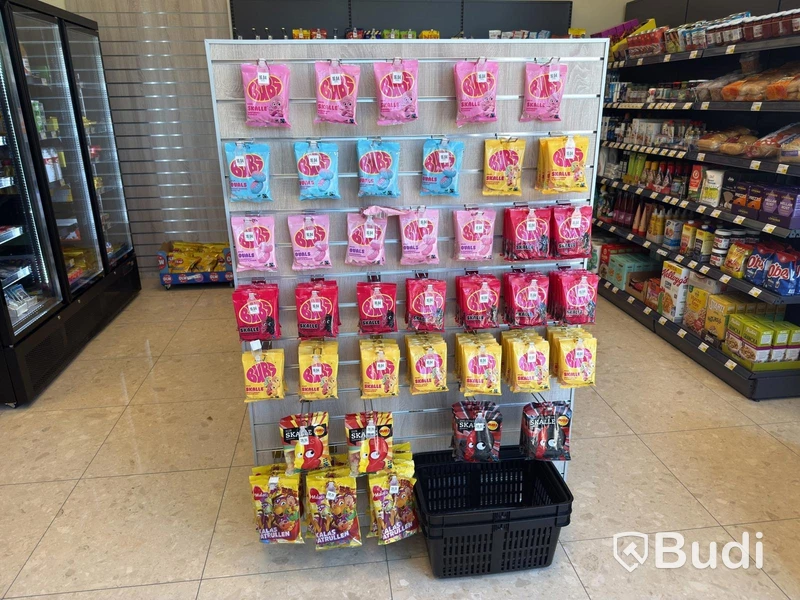 Store fixtures