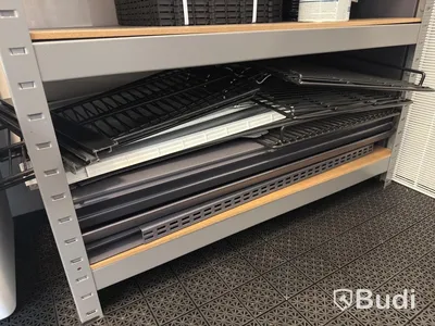 Store fixtures