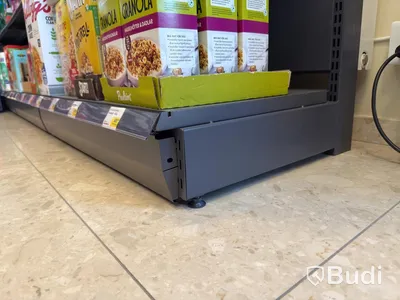 Store fixtures