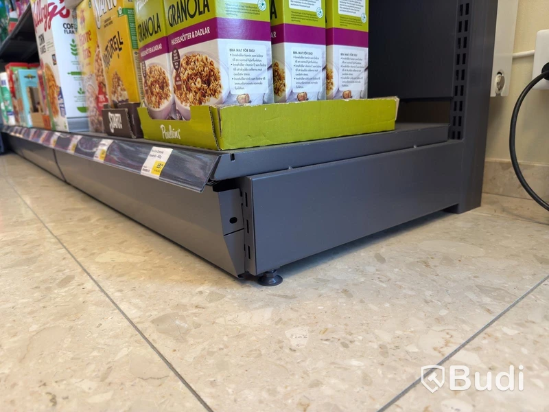 Store fixtures