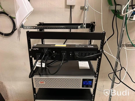 UPS - Schneider APS 3000 VA inkl rack