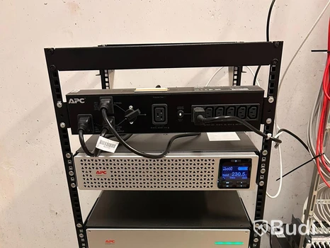 UPS - Schneider APS 3000 VA inkl rack