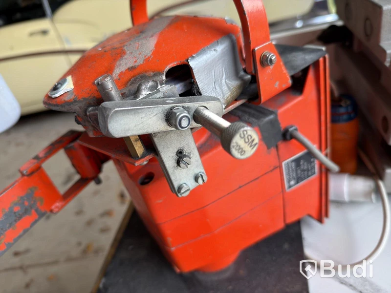 Skate sharpening machine CAG One/Speed One, with workbench and vacuum extractor