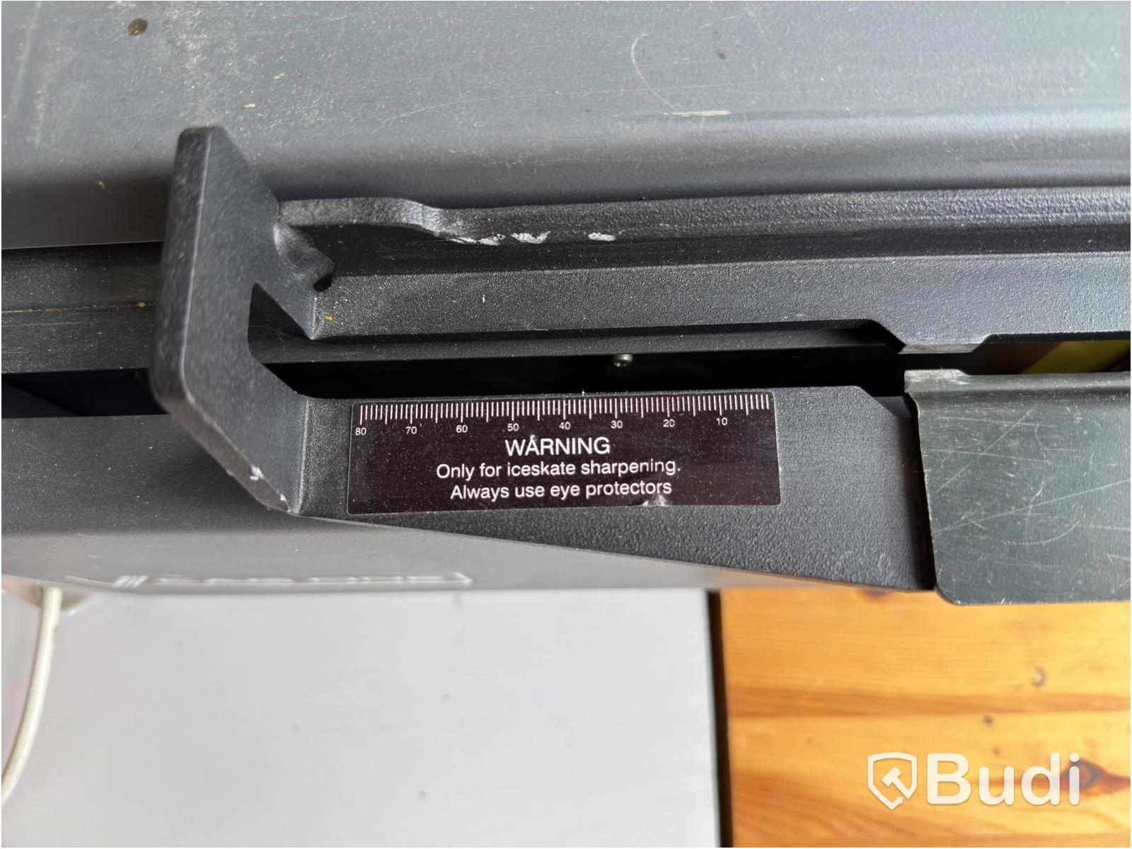 Skate sharpening machine CAG One/Speed One, with workbench and vacuum extractor