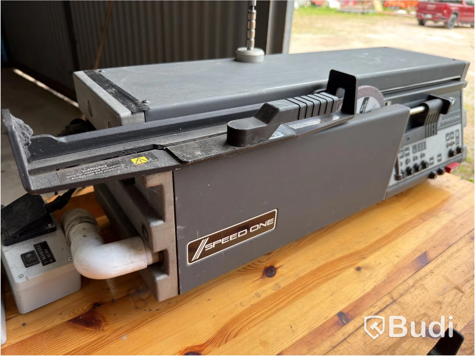 Skate sharpening machine CAG One/Speed One, with workbench and vacuum extractor
