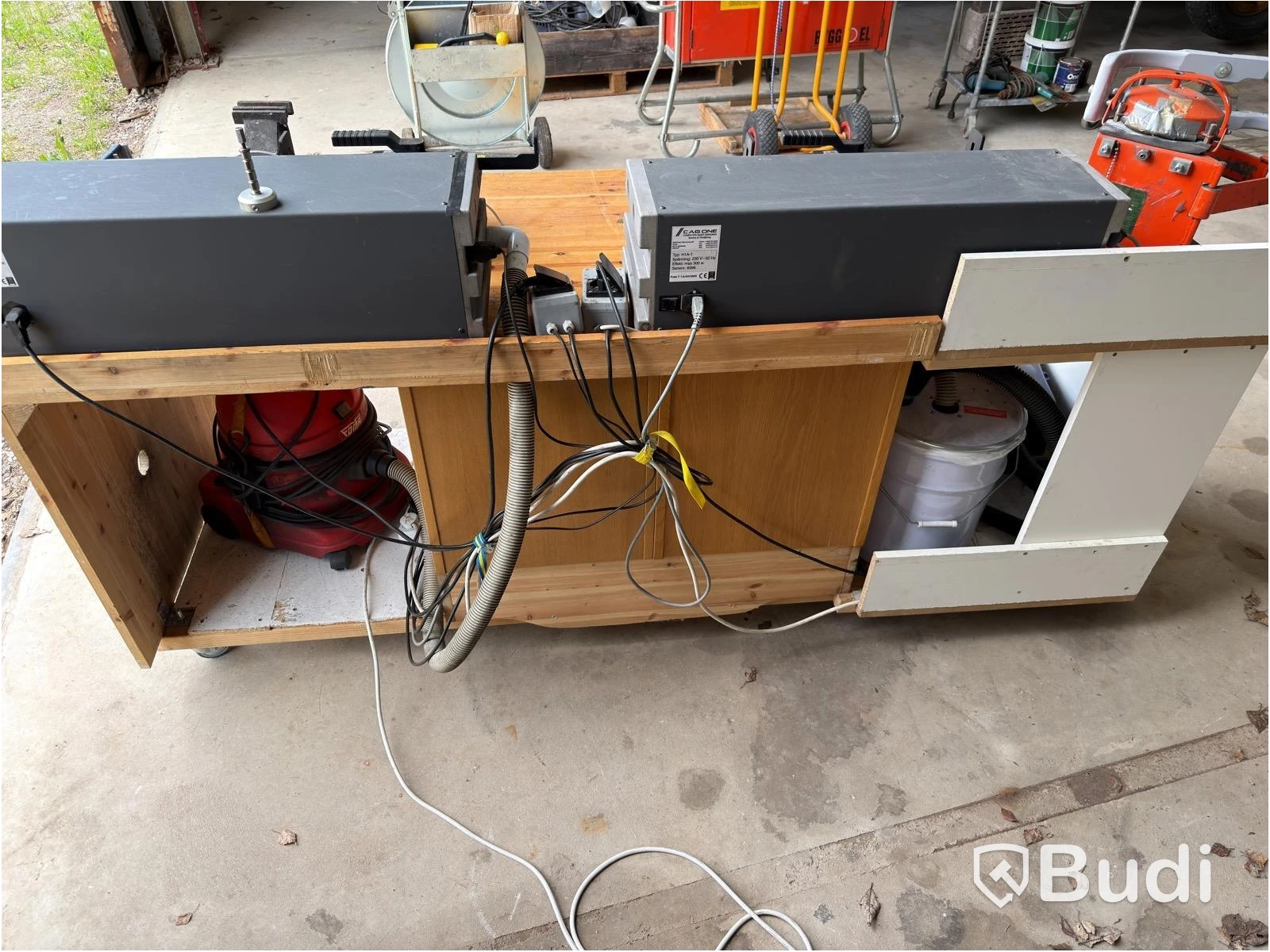 Skate sharpening machine CAG One/Speed One, with workbench and vacuum extractor