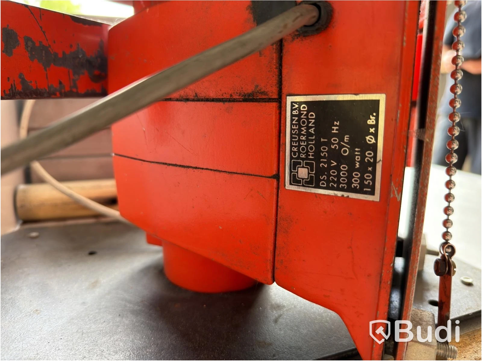 Skate sharpening machine CAG One/Speed One, with workbench and vacuum extractor