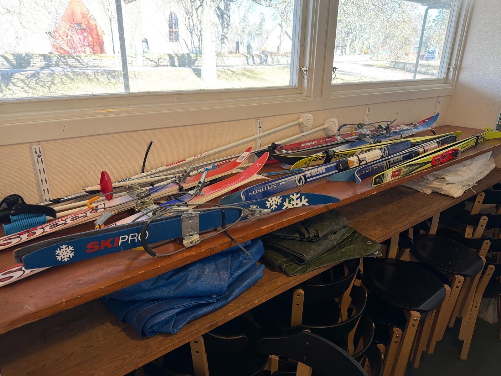 Längdskidor, 9 par, längd 88–150 cm