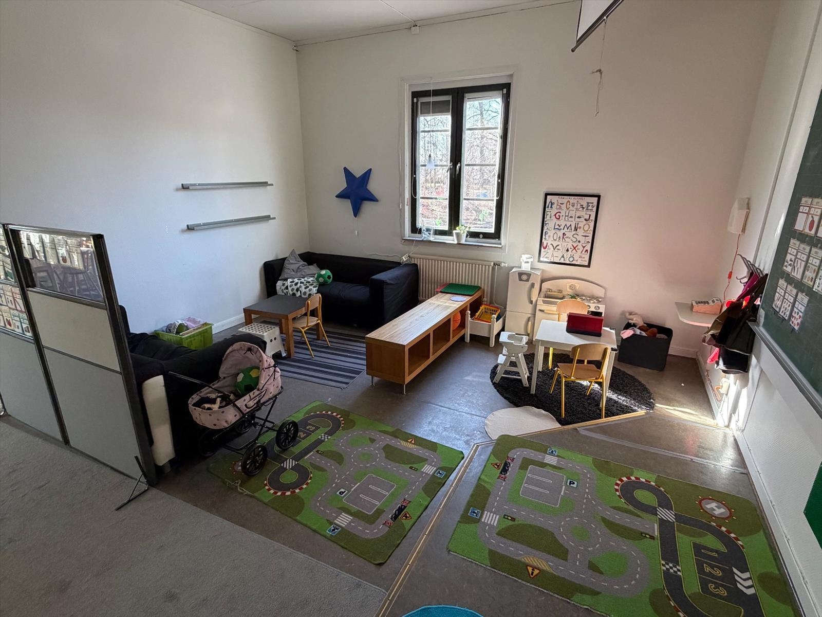 Rum #2 - möbler och leksaker