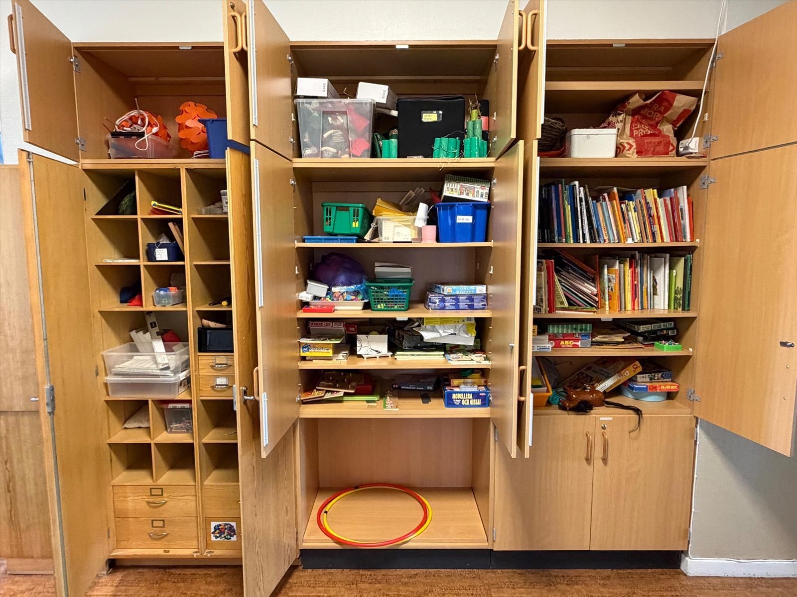 Parti diverse pyssel och böcker