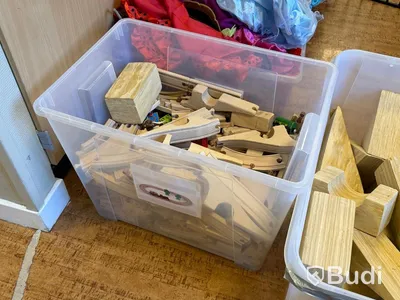 Kläder för utklädnad, klossar och tågbana