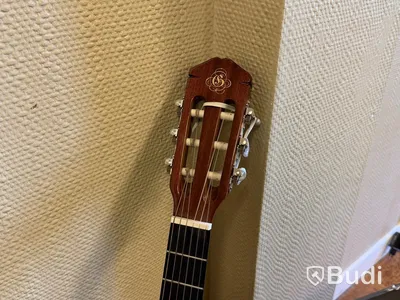 Musikinstrument - Casio keyboard, gitarr, trianglar m.m.