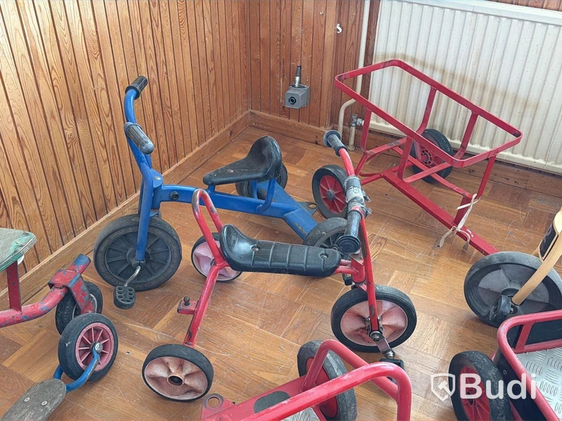 Barntrampfordon Winther, ca 22 cyklar och 4 släp