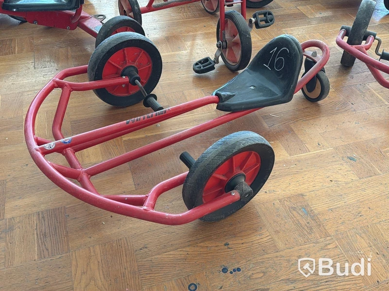Barntrampfordon Winther, ca 22 cyklar och 4 släp