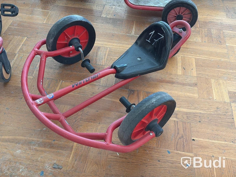 Barntrampfordon Winther, ca 22 cyklar och 4 släp