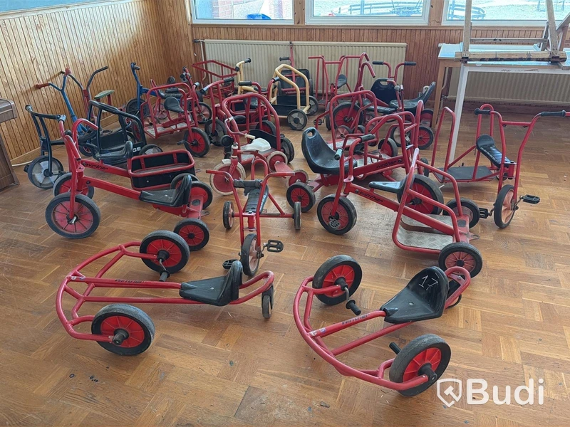 Barntrampfordon Winther, ca 22 cyklar och 4 släp