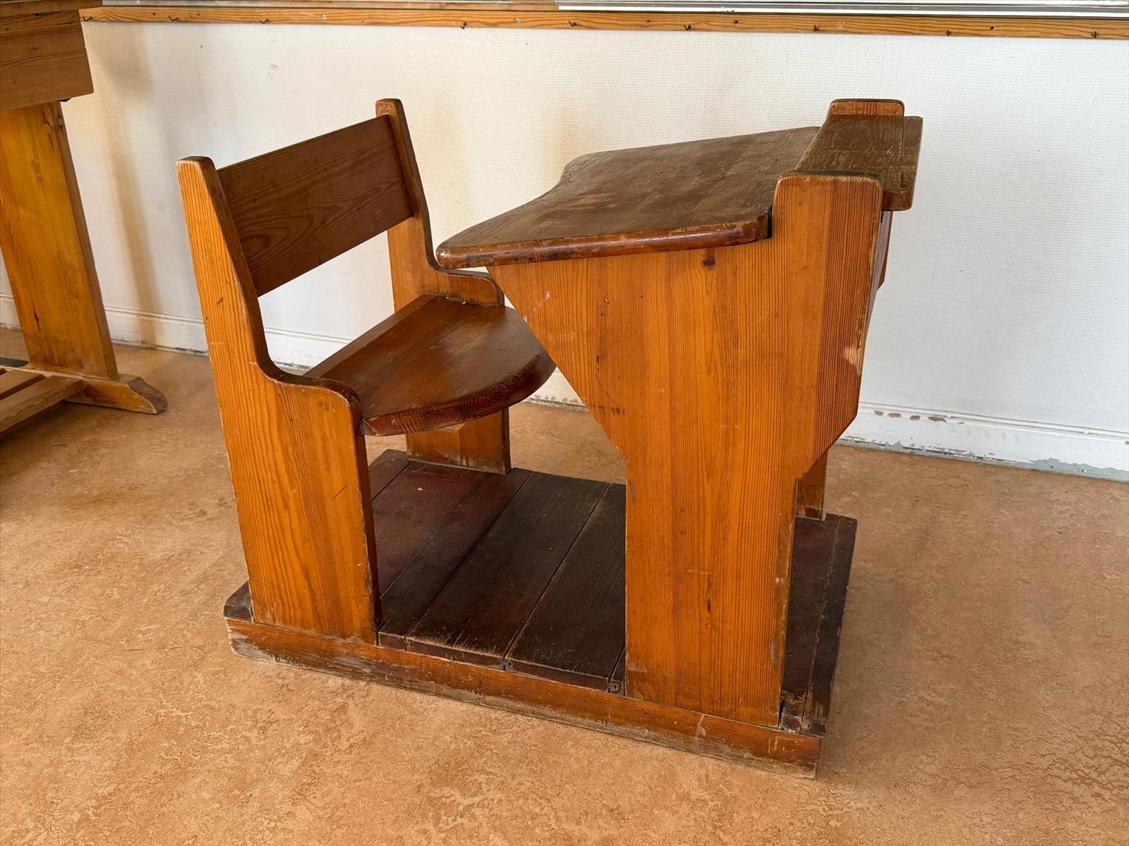 Skolbänk i trä, brun, retro