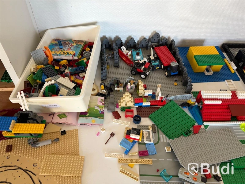 Rum #7 - möbler, spel, lego, tv, filmer och böcker