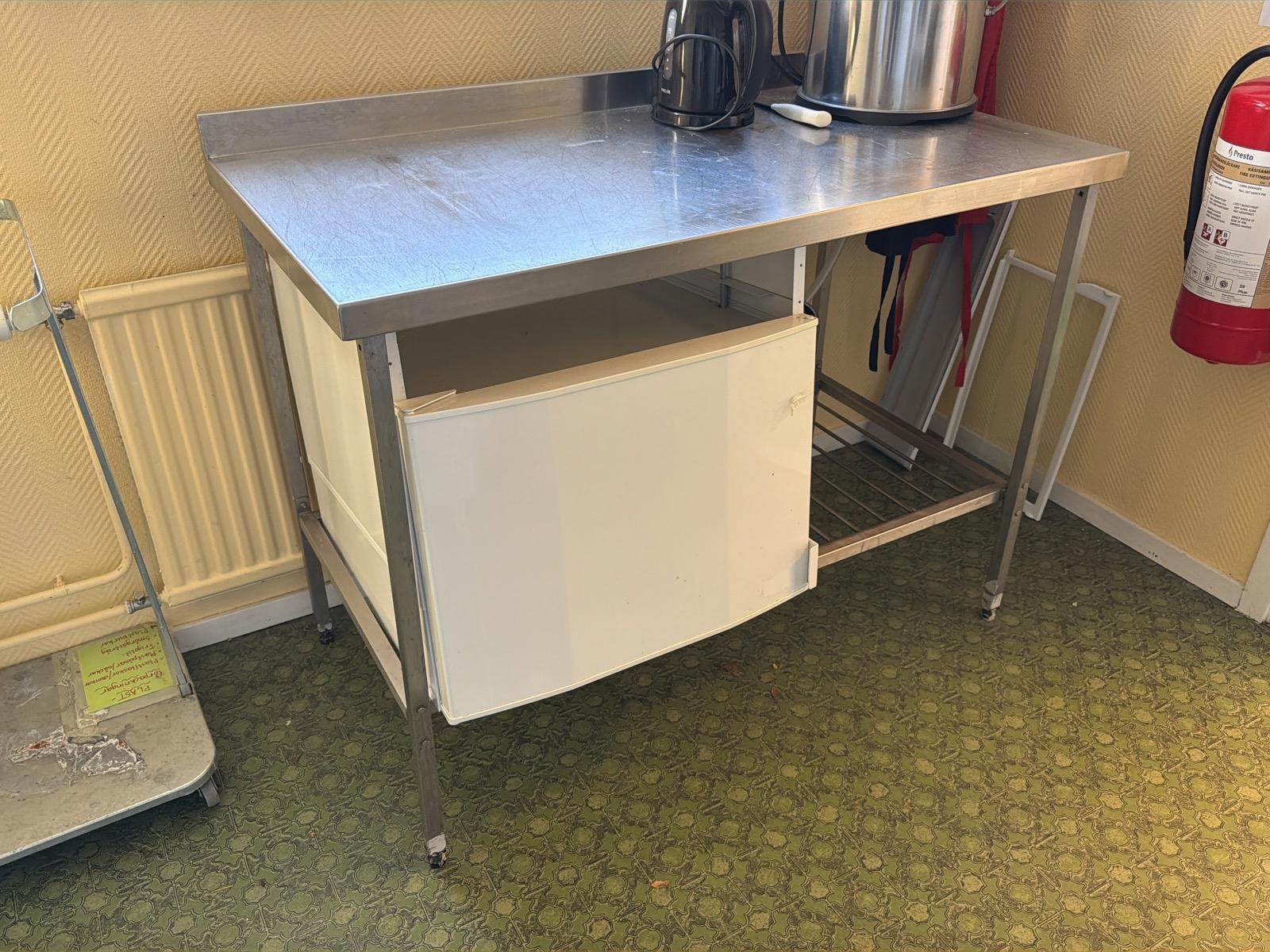 Arbetsbänk i rostfritt stål, 120x65 cm