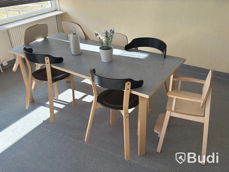 Matsalsmöbler, bord och stolar - 7 bord samt 36 stol, Lekolar