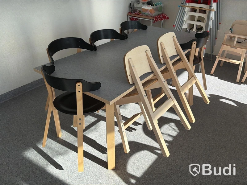 Matsalsmöbler, bord och stolar - 7 bord samt 36 stol, Lekolar