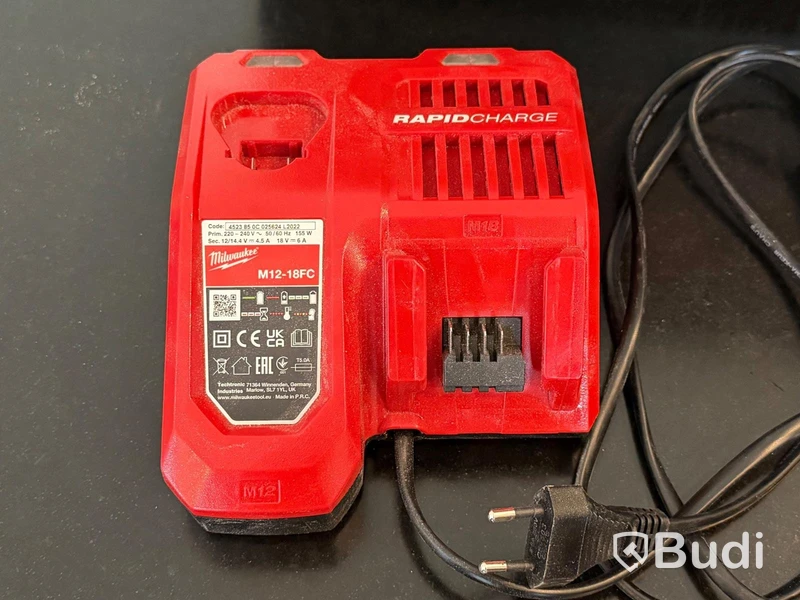 Multi-tool, Milwaukee M18 FMT with batteries, charger and case (demo unit)