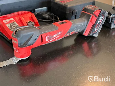 Multi-tool, Milwaukee M18 FMT with batteries, charger and case (demo unit)