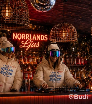 After Ski med middag på Hyllan på Kolmårdens Djurpark för 10 personer inklusive övernattning på Vildmarkshotellet