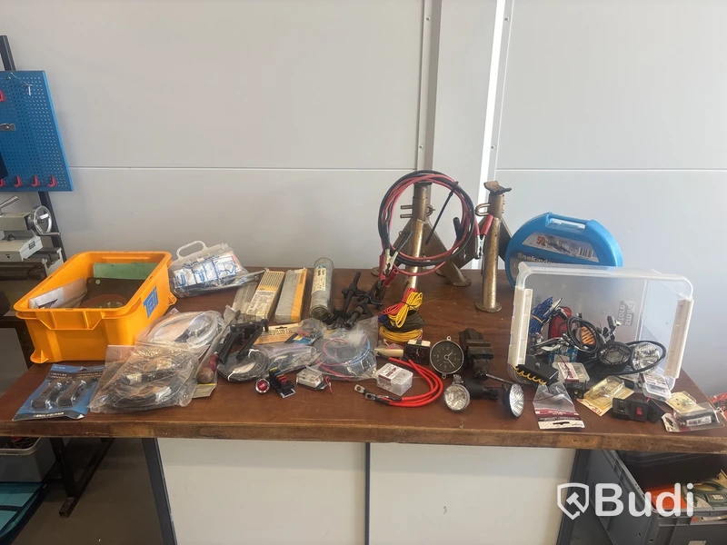 Diverse bil- och verkstadsrelaterat, bl. a. Volvoklocka