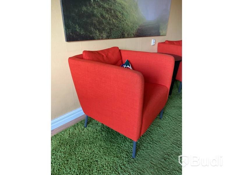 Loungegrupp och tavla