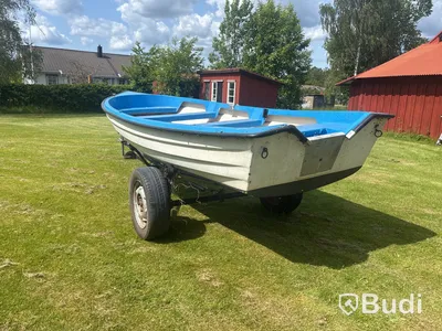 Båt med kärra