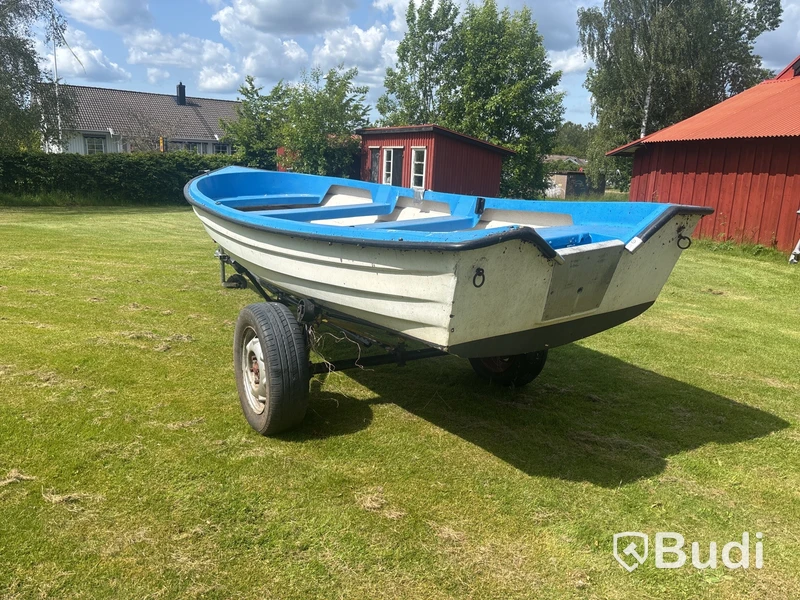 Båt med kärra