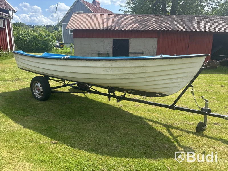 Båt med kärra