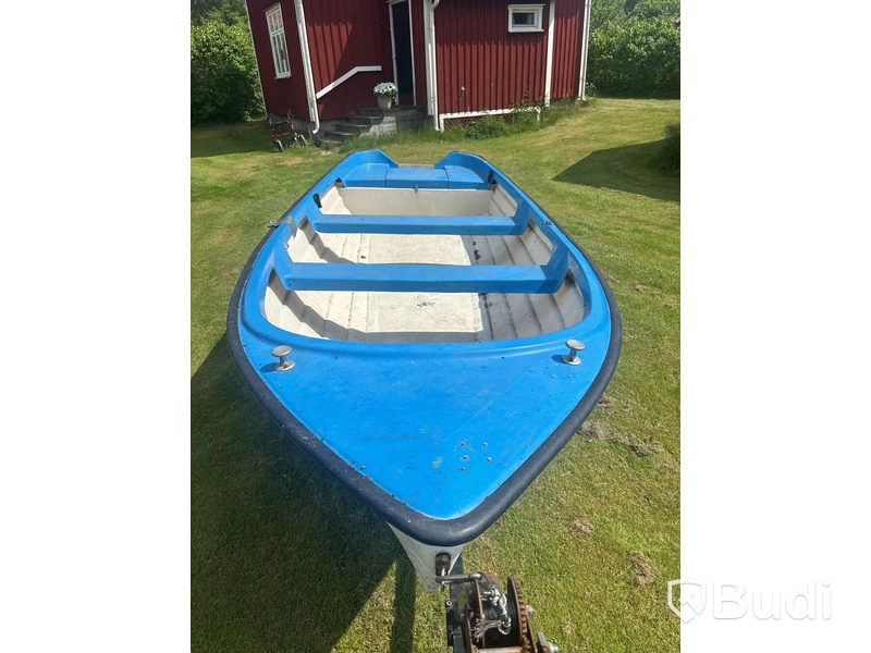 Båt med kärra