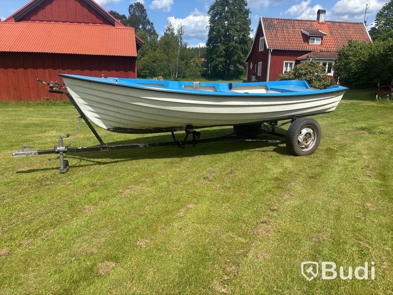 Båt med kärra