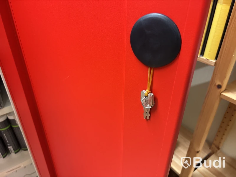 Plåtskåp, rött