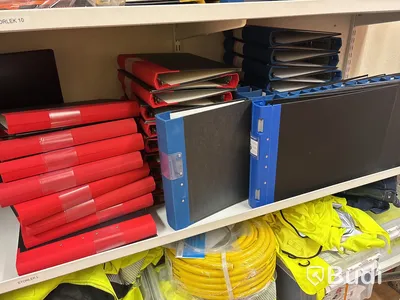Lagerhyllor med arbetshandskar MaxiFlex/Tegera m.m.