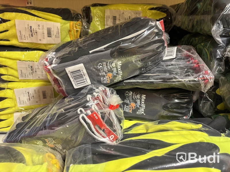 Lagerhyllor med arbetshandskar MaxiFlex/Tegera m.m.
